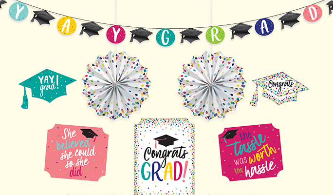 Chapeaux décoratifs, décorations à suspendre et lettres à suspendre pour remise de diplôme