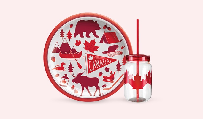 A Canada Day paper plate, 9-in, and a Canada Day maple leaf mason cup with straw.