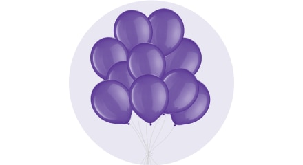Un bouquet de ballons violets.