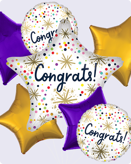 Un bouquet de ballons dorés, violets et blancs à thème d’étoiles et de félicitations.