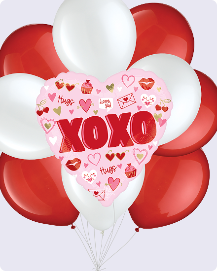 Un bouquet de ballons rouges, roses et blancs à thème « xoxo ».