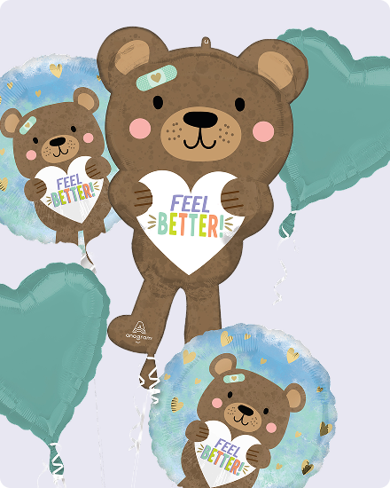 Un bouquet de ballons à thème de cœurs et oursons avec l’imprimé « Feel Better ».