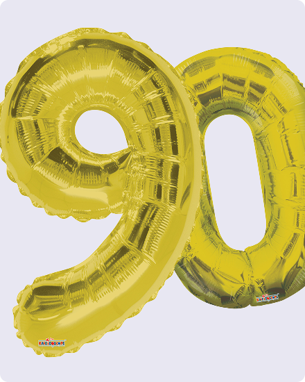 Des ballons dorés en forme du chiffre 90.