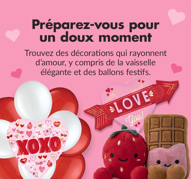 Une bannière rose avec un ballon gonflable en forme d’ourson, plusieurs décorations en forme de cœur, des ballons et des articles de vaisselle et service à thème de la Saint-Valentin.