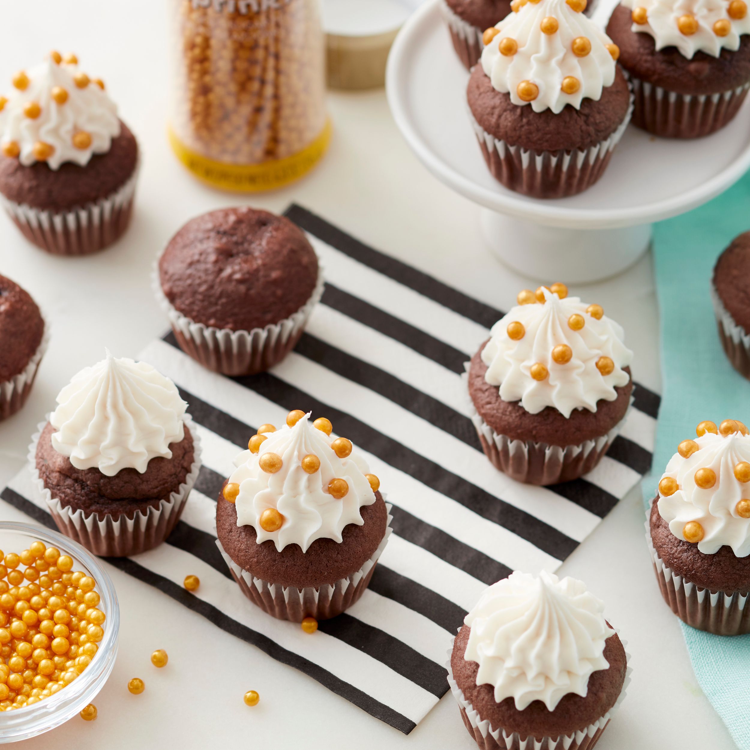 Wilton Edible Decorative Pearl Sprinkles, Gold, 5-oz, for Baking/Cake Decoration Composite_or_Mixed