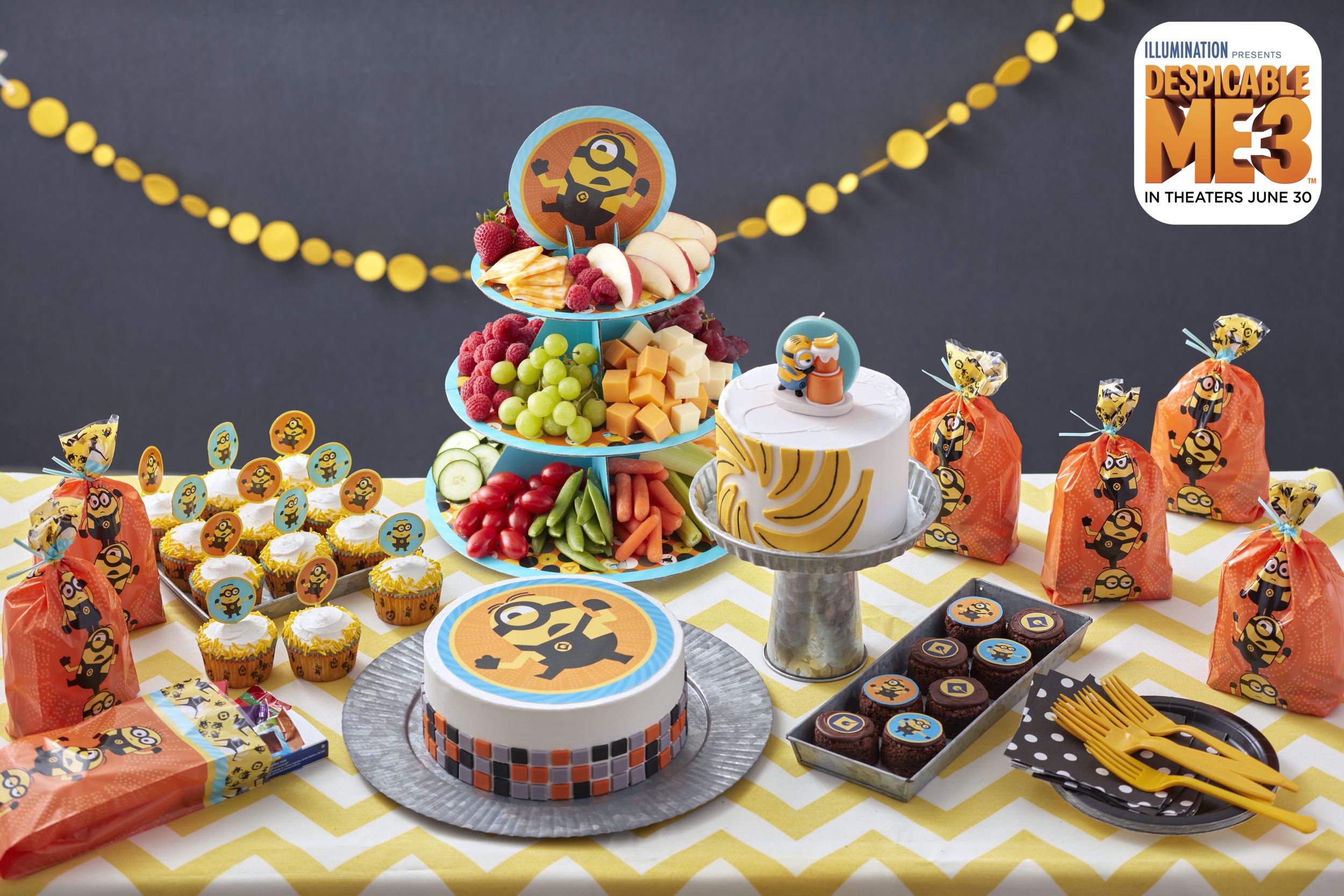 Treat Stand Minions Front_Elevated