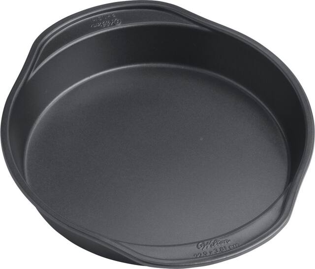 Round Cake Pan, 9-in x 1.5-in Front_Angled_Right