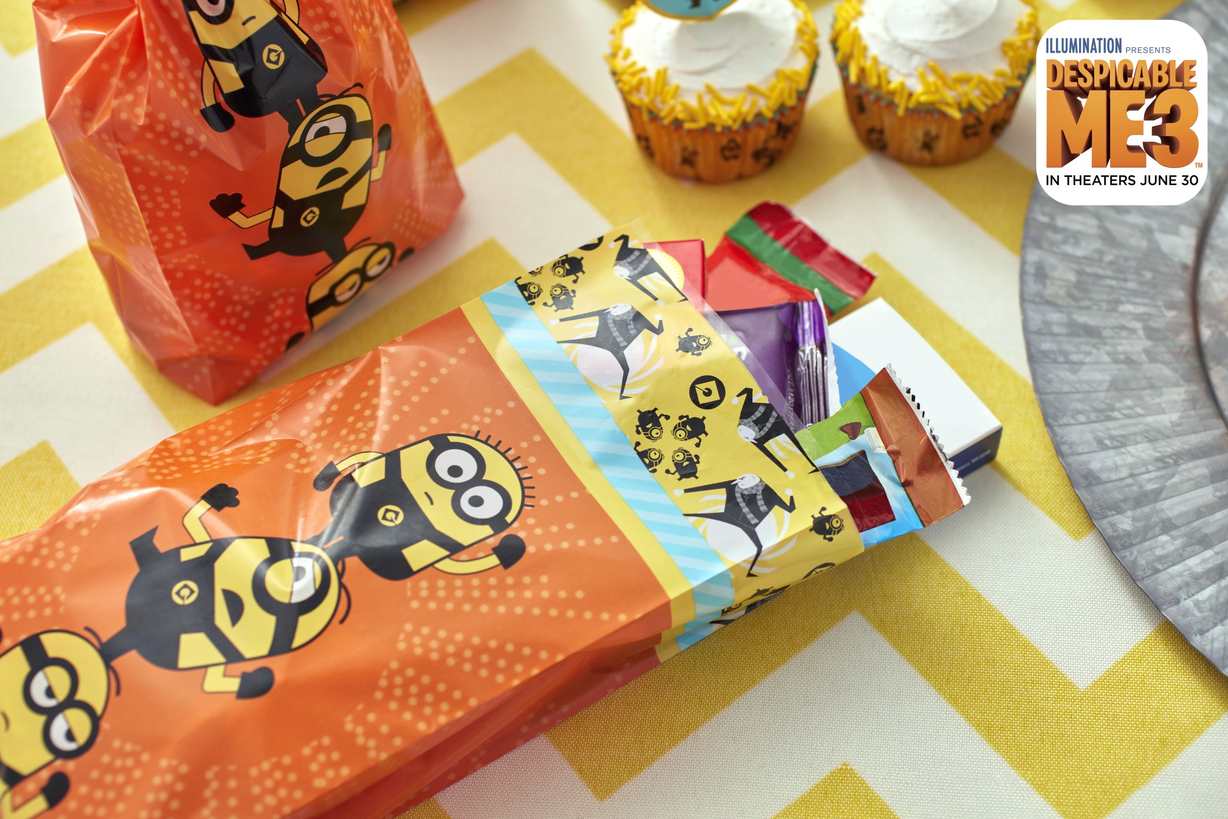 Minions Treat Bag, 16-pk Composite_or_Mixed