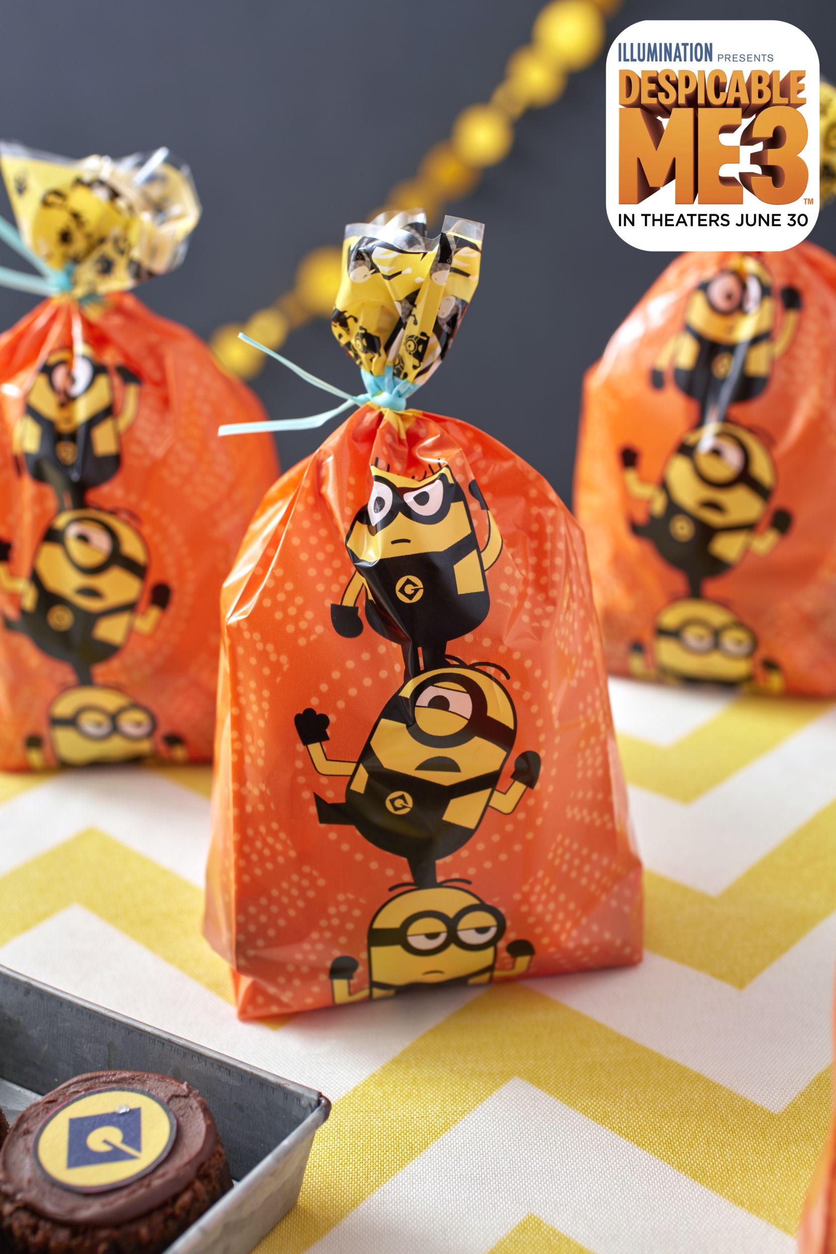 Minions Treat Bag, 16-pk Composite_or_Mixed