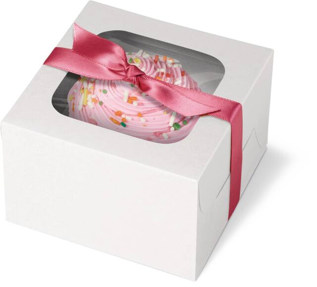 Boîtes à friandises de fête à fenêtre carrée pour petit gâteau Wilton, blanc, 4,5 po, paq. 3, pour transporter des gâteaux/petits gâteaux/biscuits/produits de boulangerie Front_Angled_Left