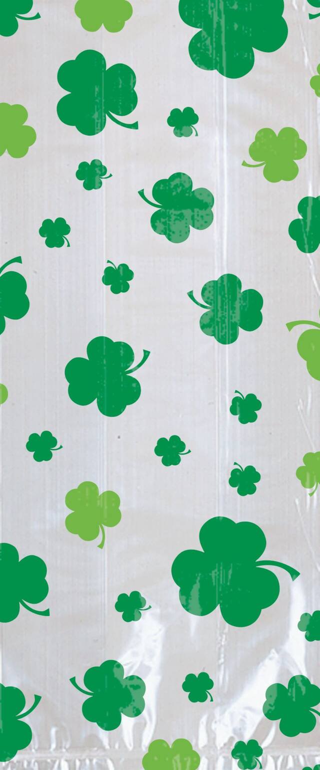 Sacs à friandises de fête en cellophane trèfles, transparent/vert, 9,5 po, paq. 20, pour la Saint-Patrick Overhead_Flat