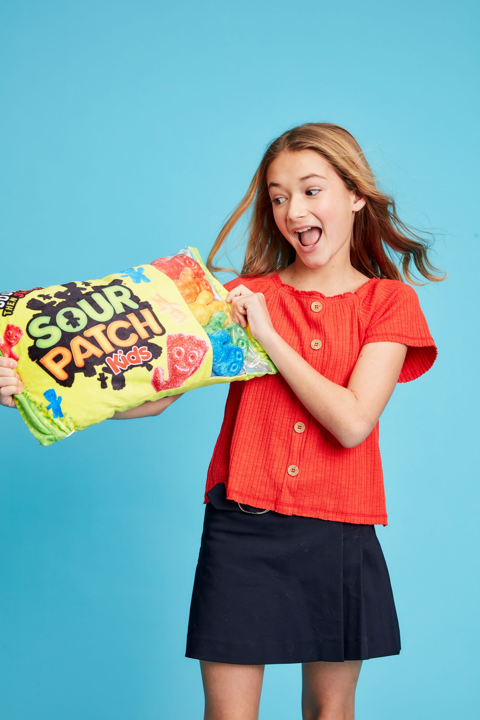 Emballage Sour Patch Kids en peluche polaire Front_Angled_Right