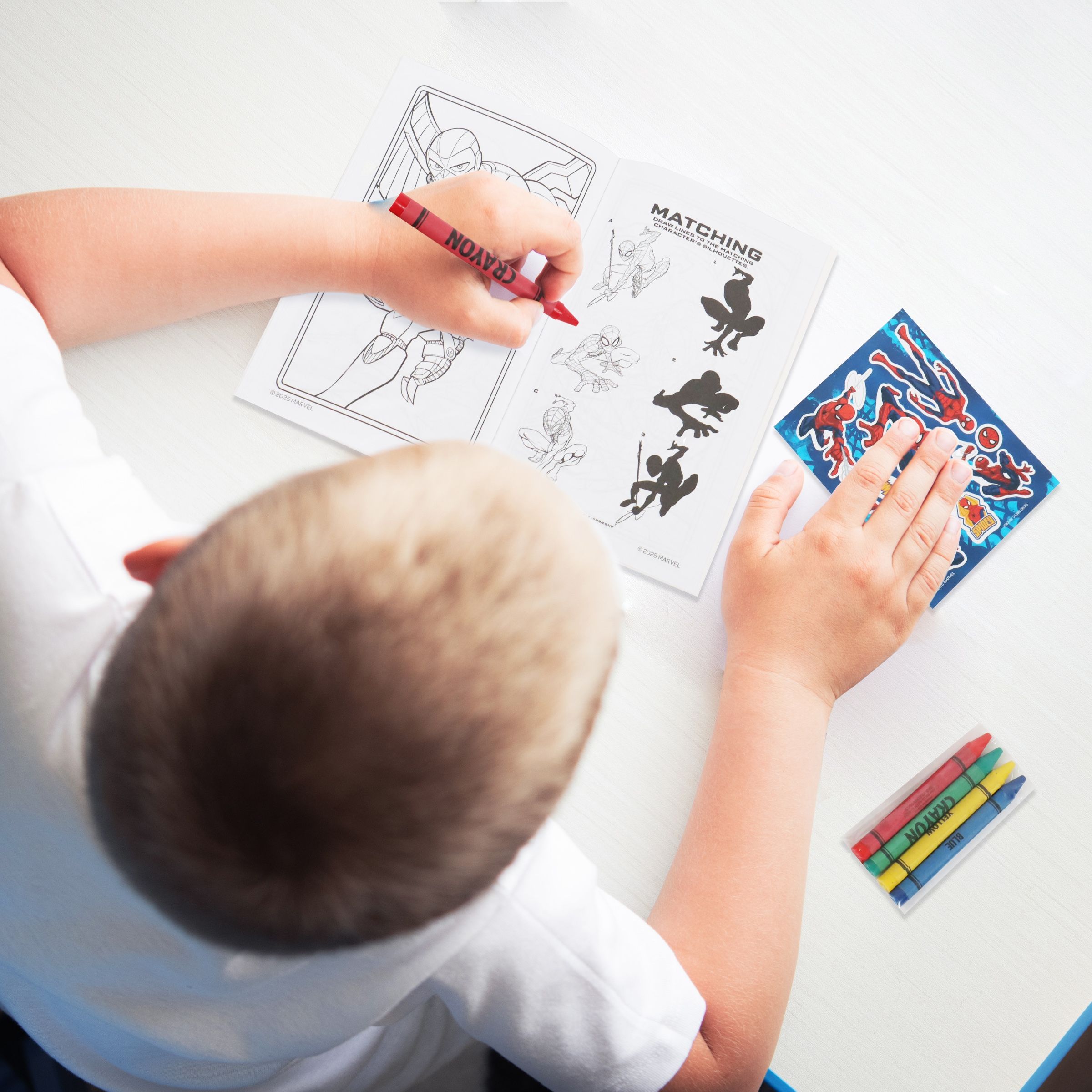 Ensemble de jeu Spiderman avec livre d'activités et de coloriage, crayons et autocollants, multicolore, 24 pages, pour arts et artisanat/cadeaux d'anniversaire Composite_or_Mixed