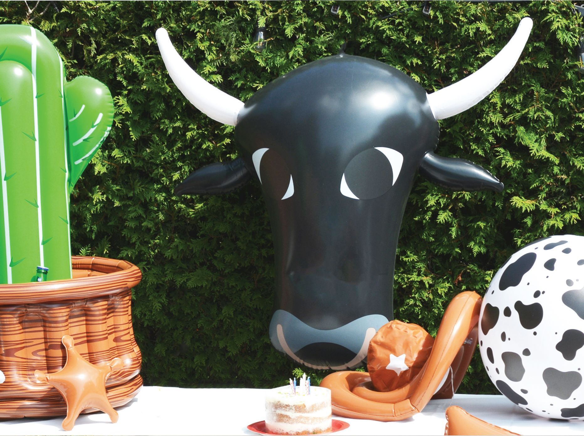 Tête de taureau gonflable réutilisable avec cornes Western pour Halloween, cowboy, cowgirl, fête sur la thématique western Front_Flat