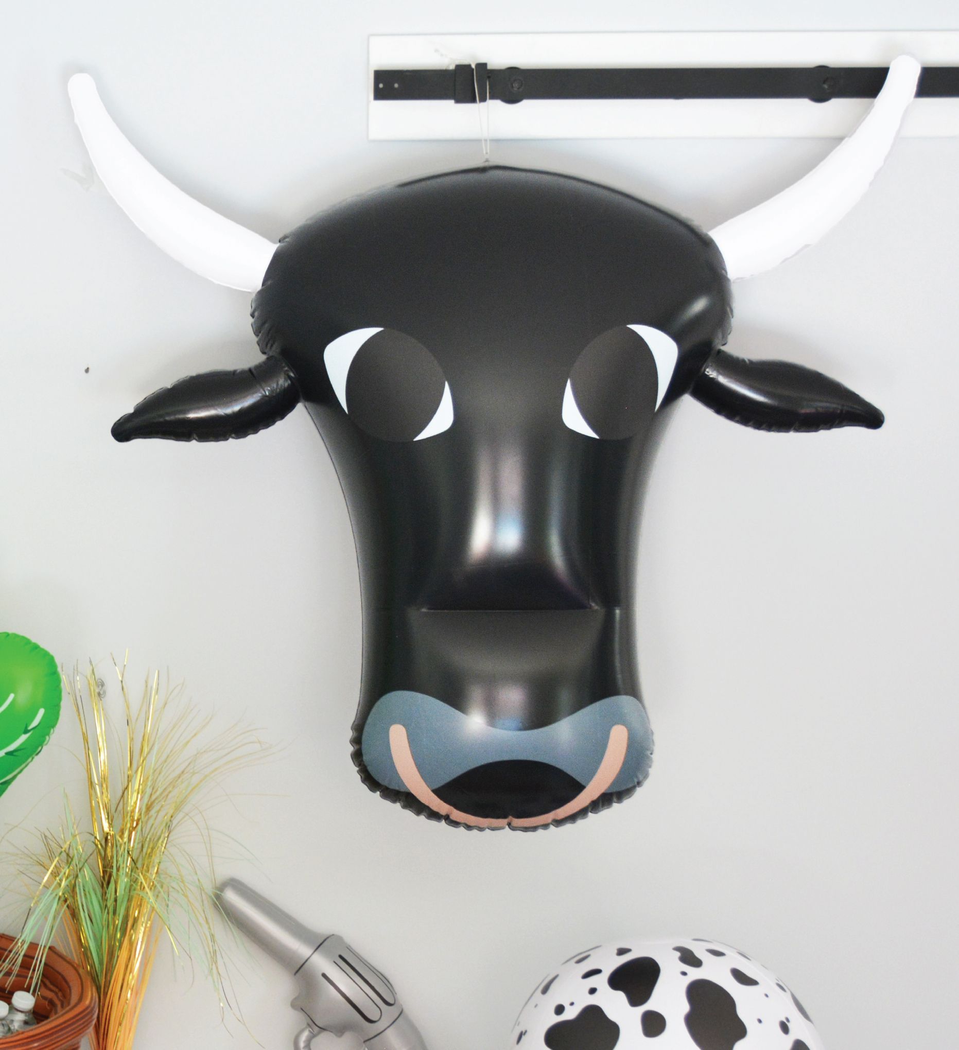 Tête de taureau gonflable réutilisable avec cornes Western pour Halloween, cowboy, cowgirl, fête sur la thématique western Front_Flat