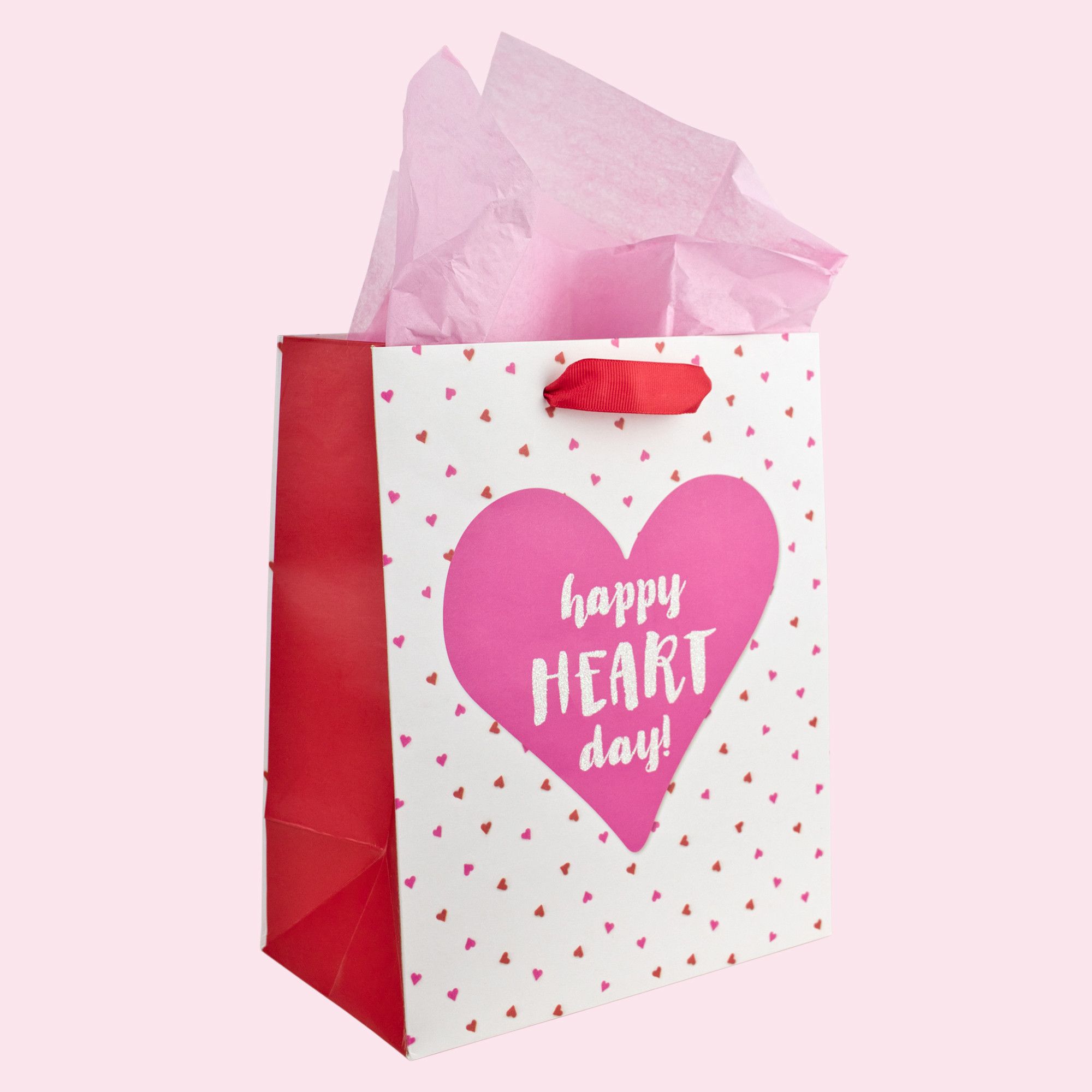 Sacs cadeaux parsemés de mini coeurs Saint-Valentin Front_Angled_Right