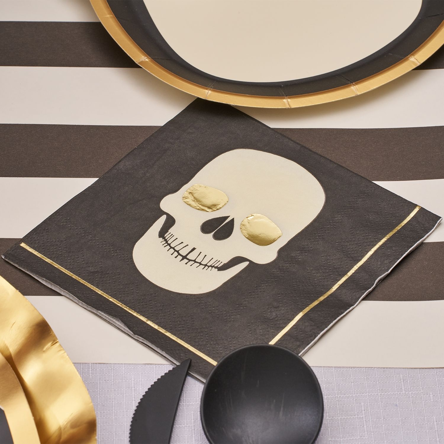 Serviettes à cocktail d'Halloween crâne Sophistiplate, 5 po, paq. 20 Overhead_Plunge