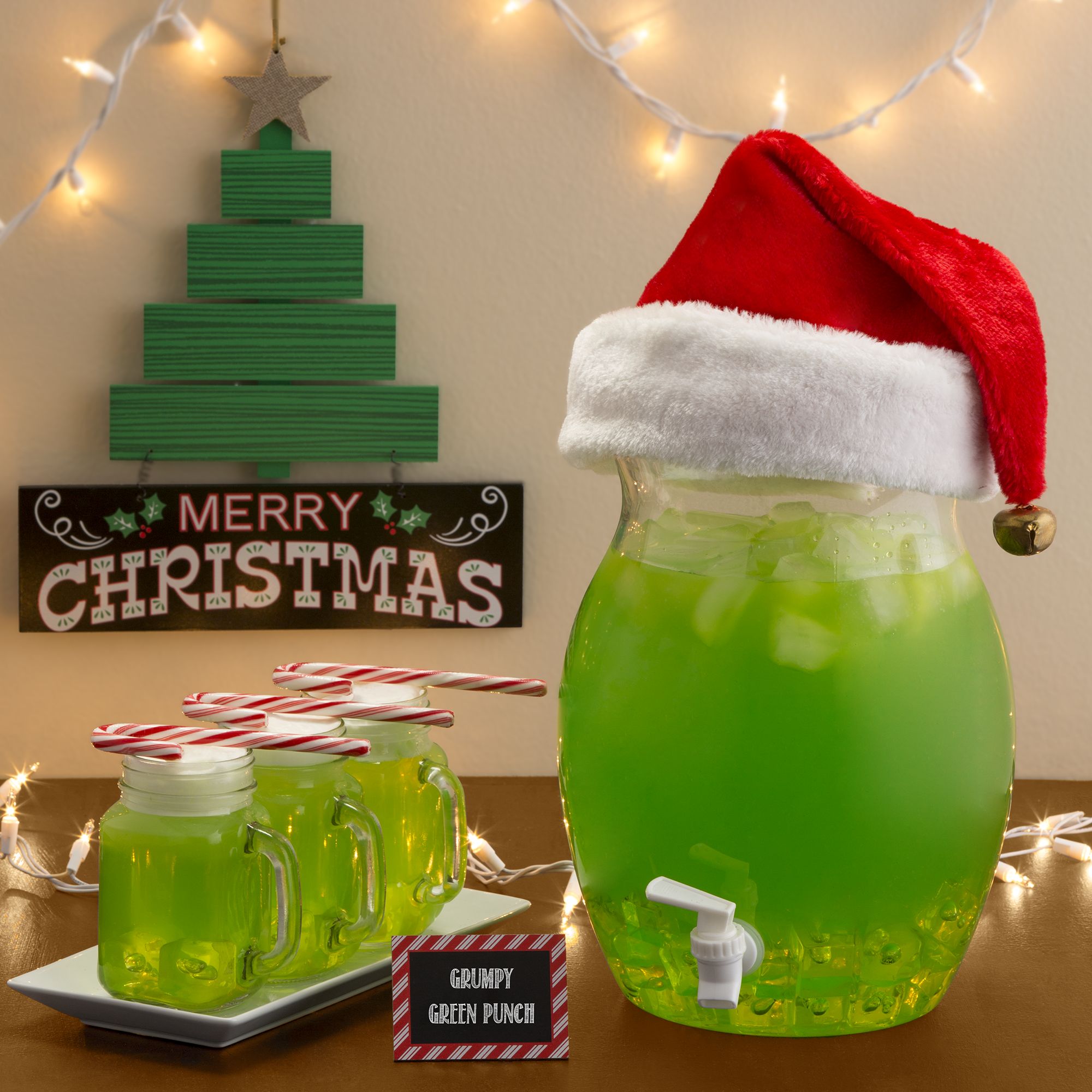 Plastic Reusable Beverage Dispenser, Clear, 2.5-gal, for Christmas/Thanksgiving/New Year's Eve/Birthday Party Composite_or_Mixed