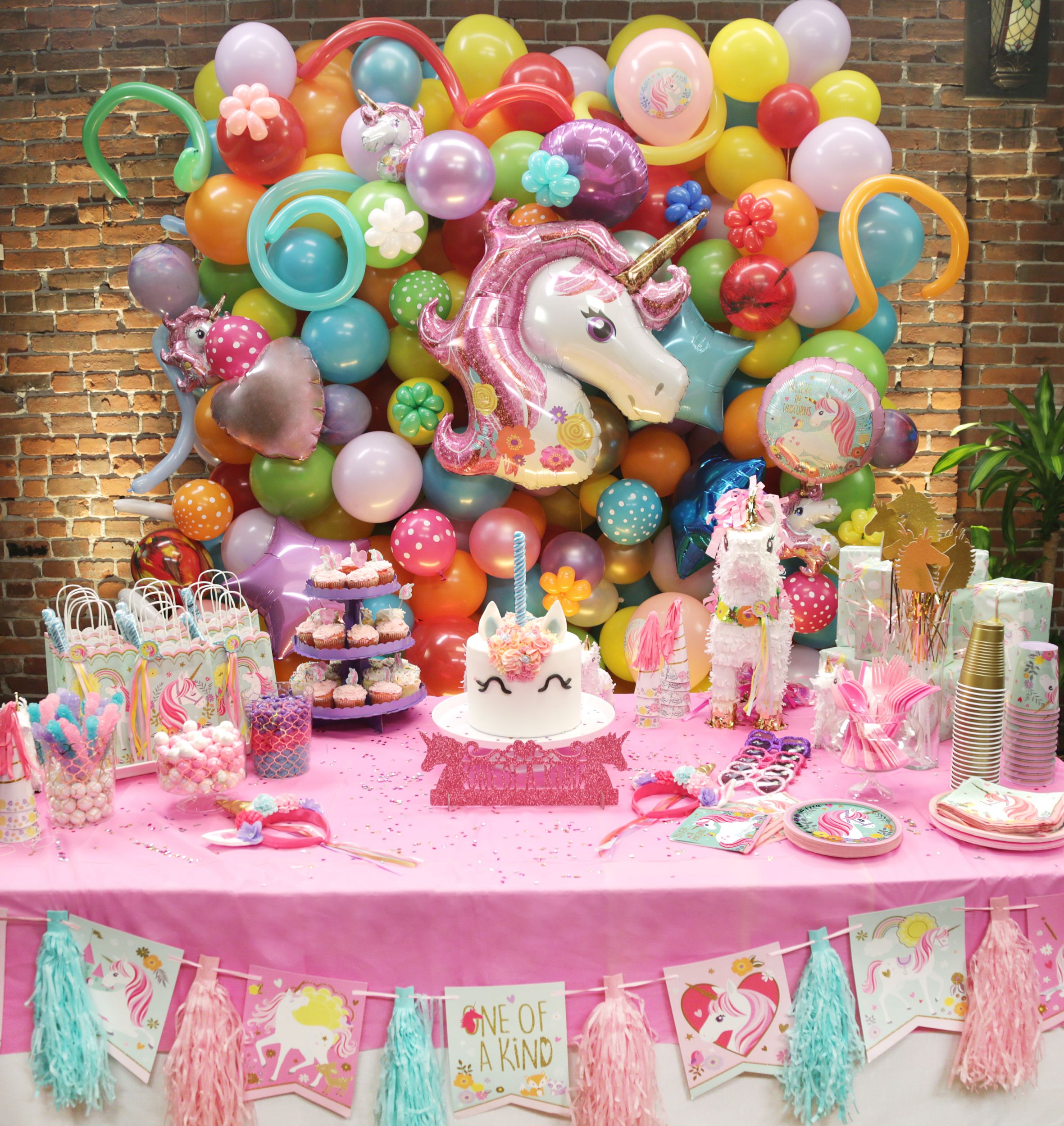 Unicorn Round Paper Disposable Lunch Plates, Blue/Pink, 9-in, 8-pk, for Birthday Party Composite_or_Mixed