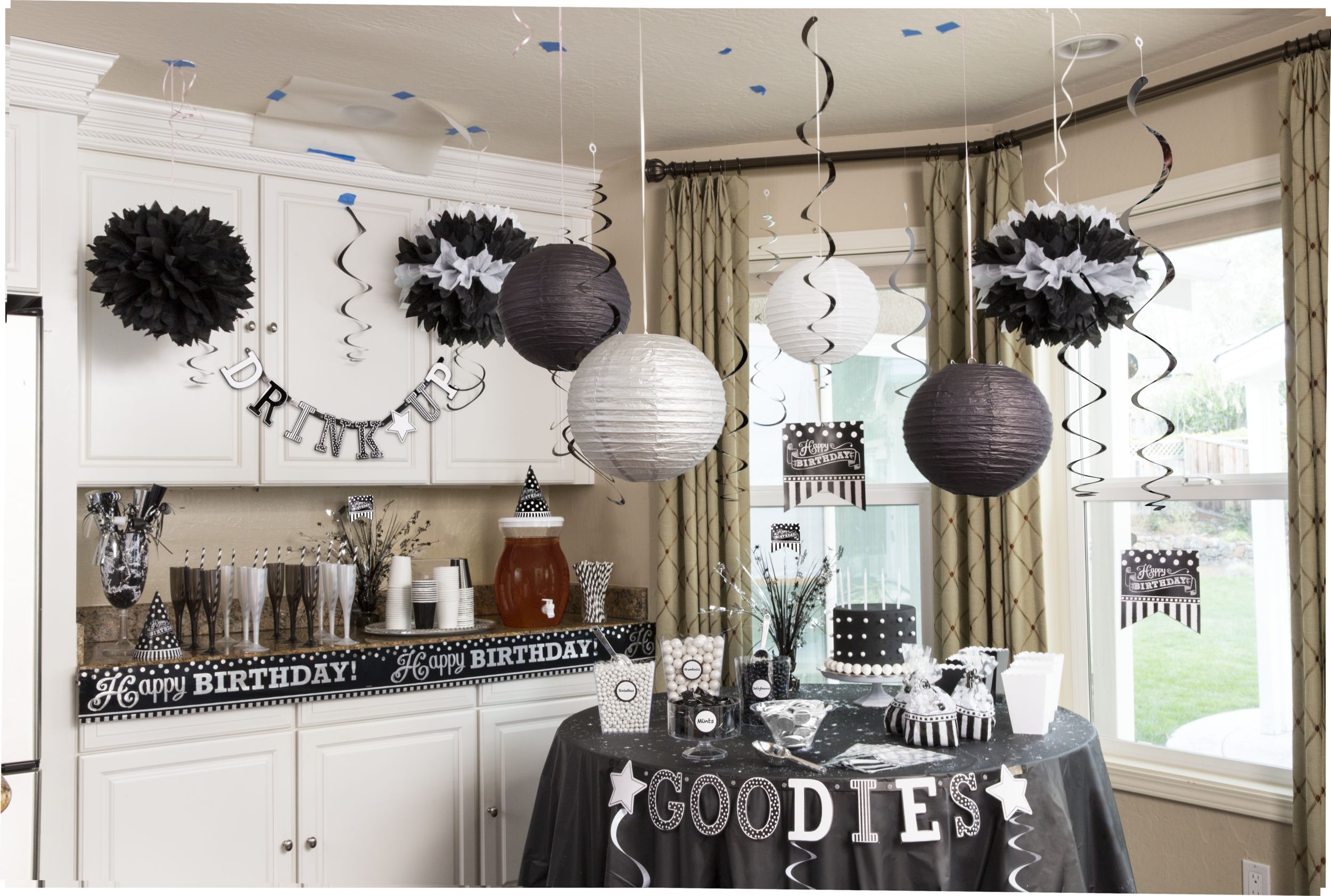 Décorations de salle d'anniversaire à personnaliser, noir et blanc Composite_or_Mixed