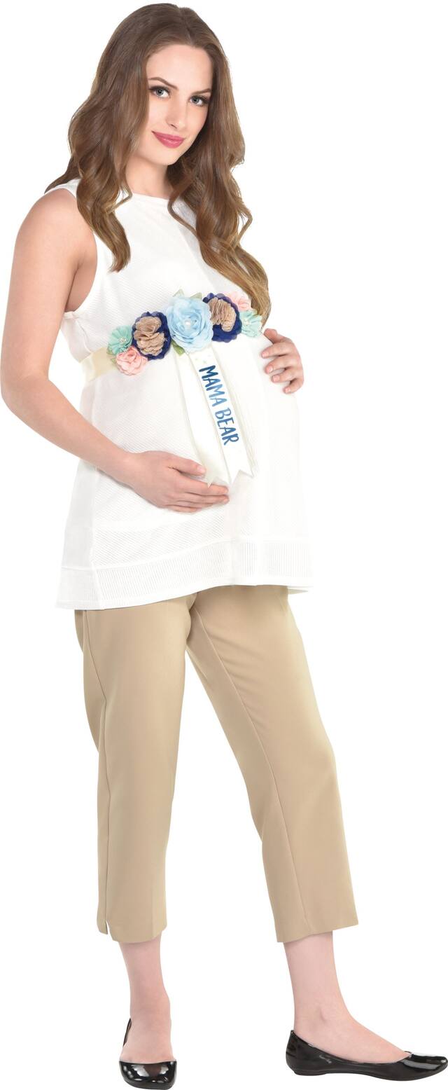 Écharpe à ruban pour fête prénatale Mama Bear Can Bearly Wait Front_Angled_Right