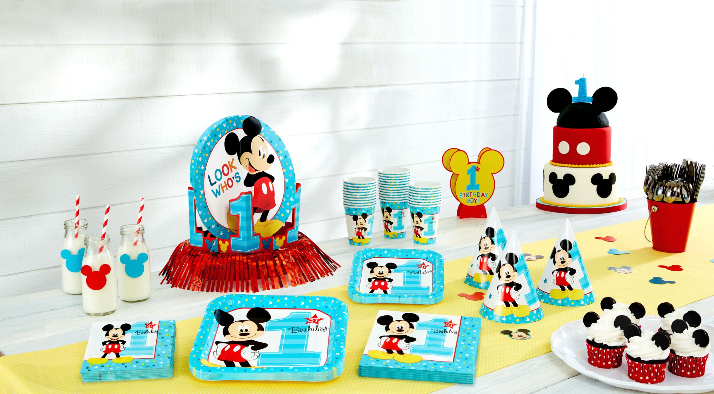 Assiettes à dîner pour fête de 1er anniversaire, Disney Mickey Mouse, carré, 9 po, paq. 8 Composite_or_Mixed