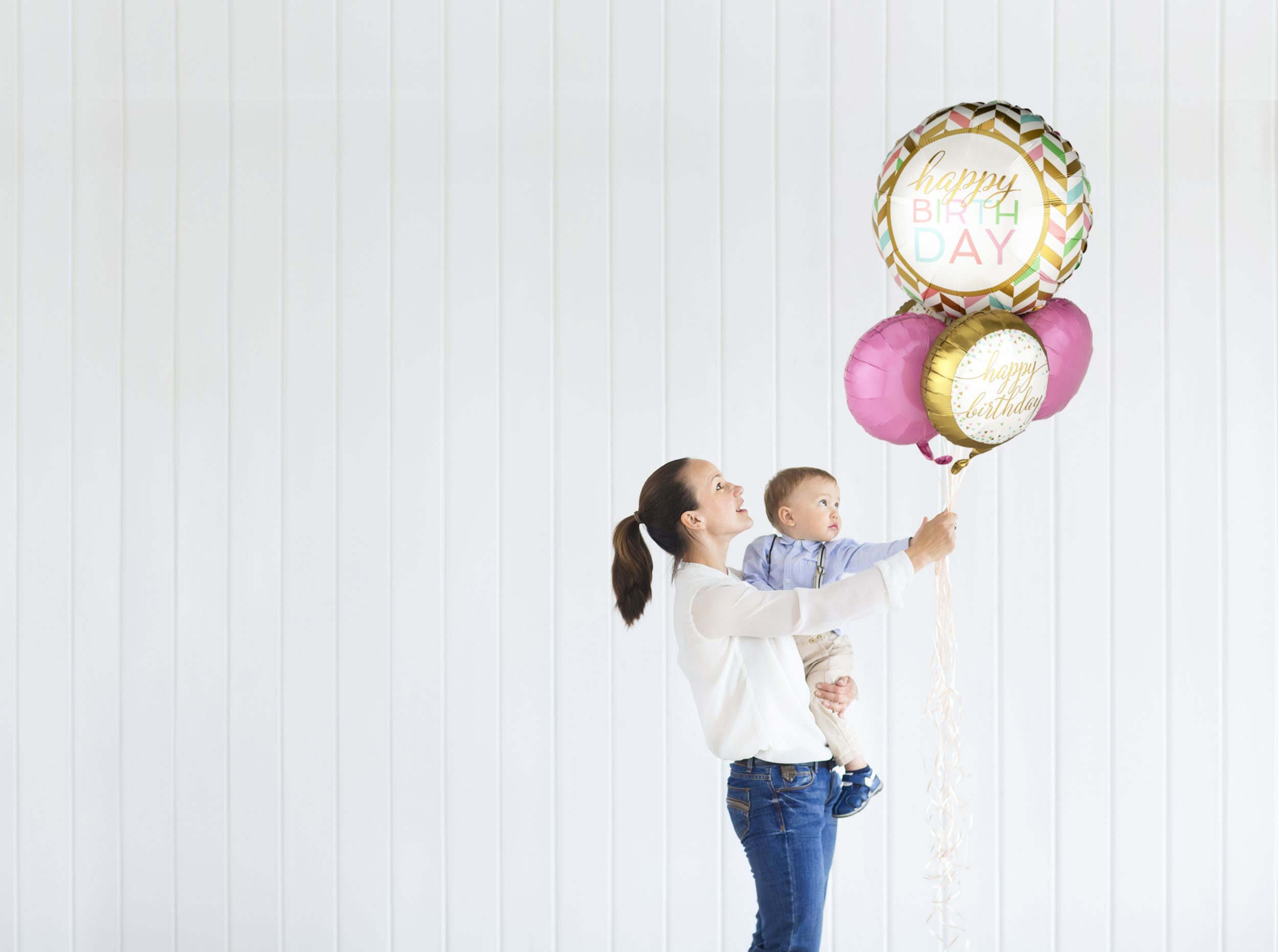 "Happy Birthday" Round Satin Foil Balloon, Gold/White, Striped, 27-in, Helium Inflation & Ribbon Included for Birthday Party Composite_or_Mixed
