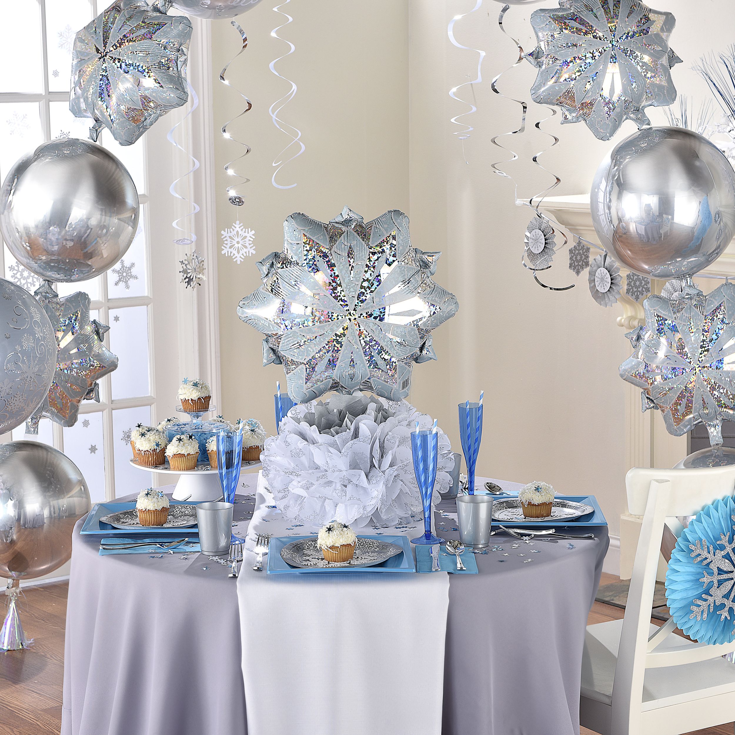 Ballon en aluminium satiné, flocon de neige, argent et bleu, 18 po, gonflement à l'hélium et ruban inclus, pour hiver/Noël Composite_or_Mixed