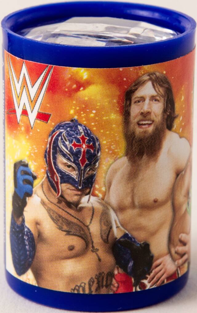 Cadeaux-surprises WWE, paq. 48 Front_Elevated