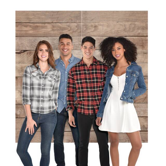 Western Plastic Scene Setter Background Decoration, Brown, Wood Print, 14.5-in, 2-pk, for Birthday Party Front_Flat