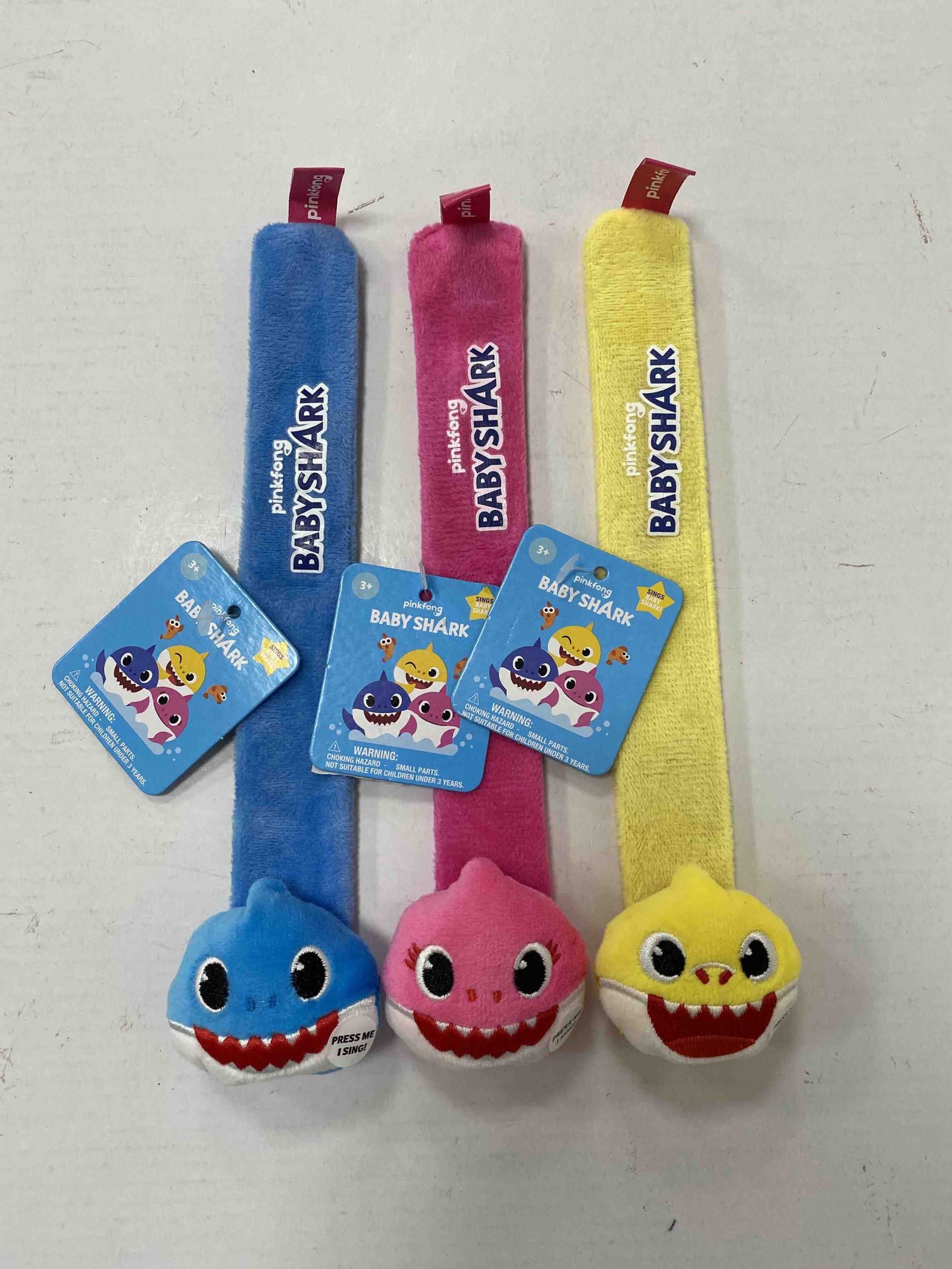 Baby Shark Singing Plush Slap Bracelet Front_Flat