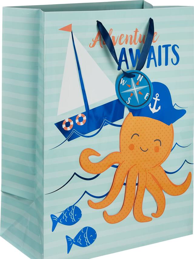 Grand sac-cadeau en papier glacé à motif nautique Adventure Awaits Front_Angled_Right