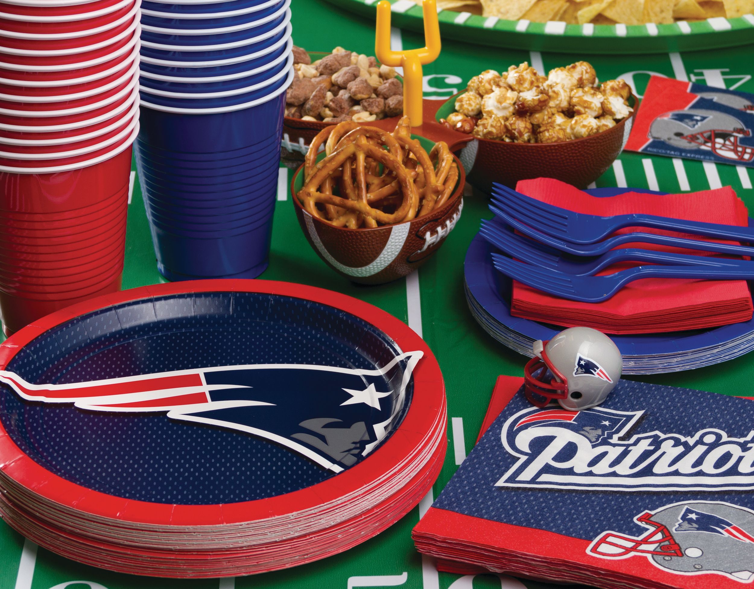 New England Patriots Lunch Plates, 18-pk Composite_or_Mixed