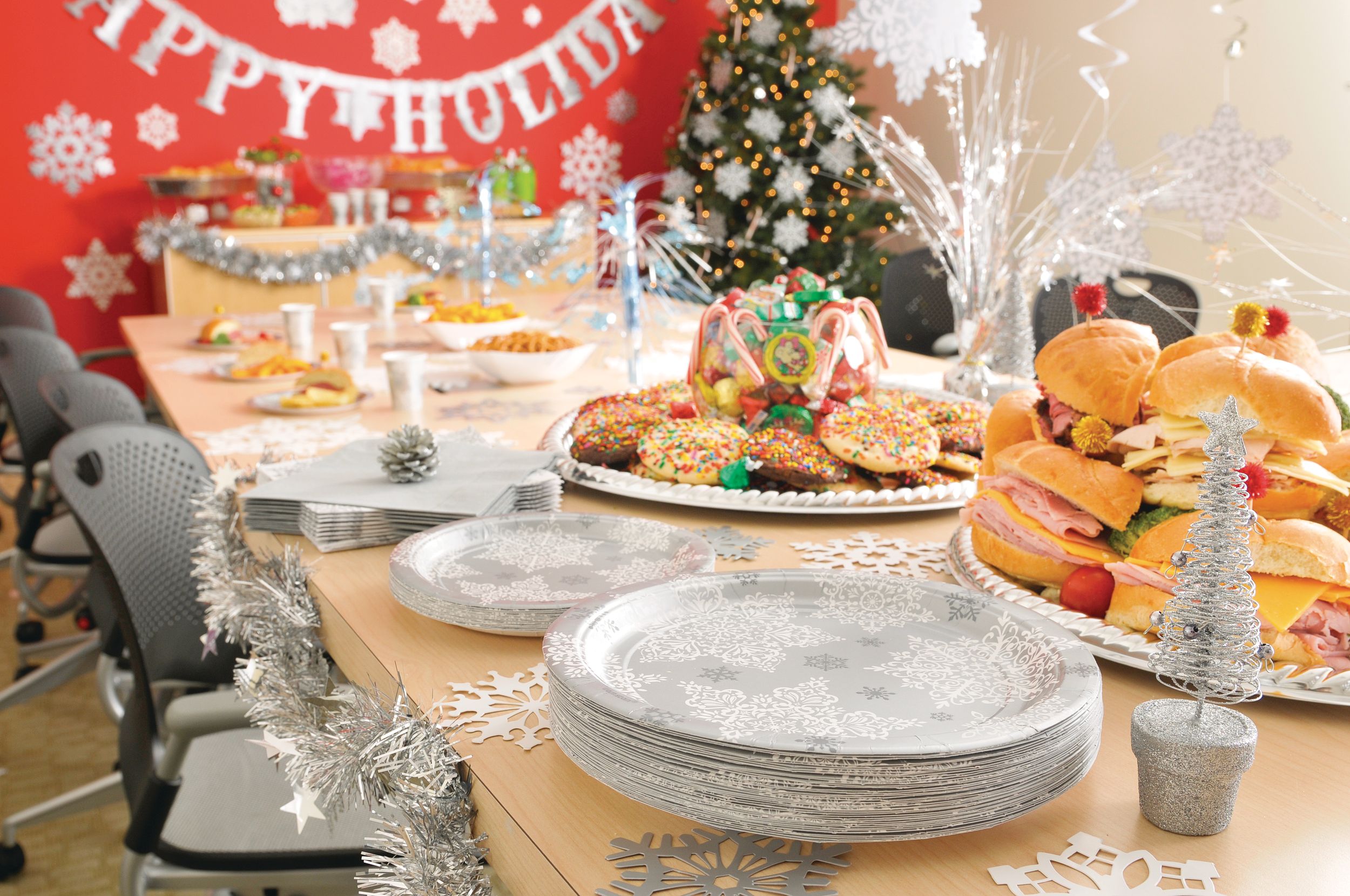 Round Paper Disposable Dinner Plates, White/Silver, Snow Flake, 13-in, 60-pk, for Christmas/Winter Party Composite_or_Mixed