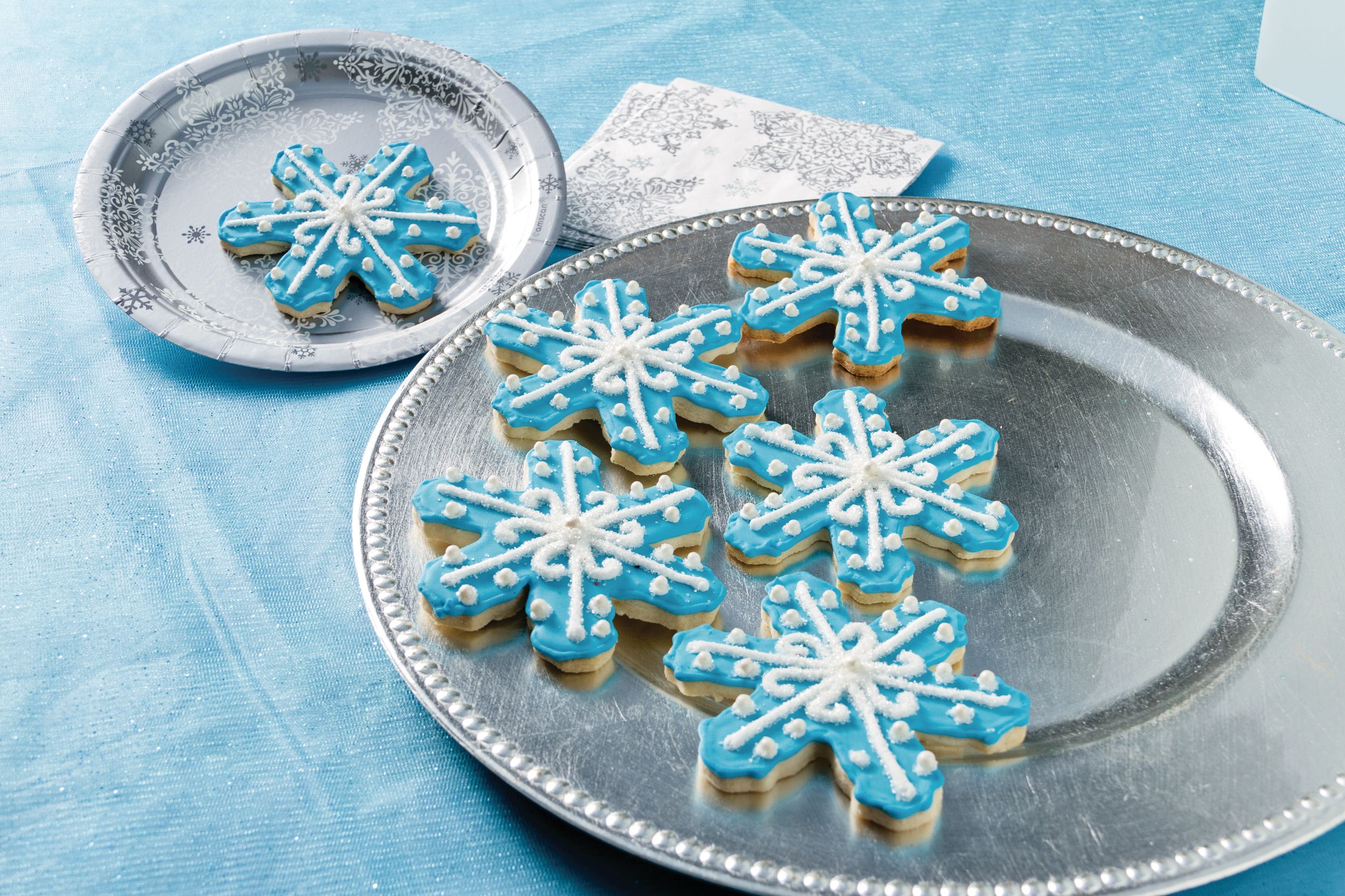 Round Paper Disposable Dinner Plates, White/Silver, Snow Flake, 13-in, 60-pk, for Christmas/Winter Party Composite_or_Mixed