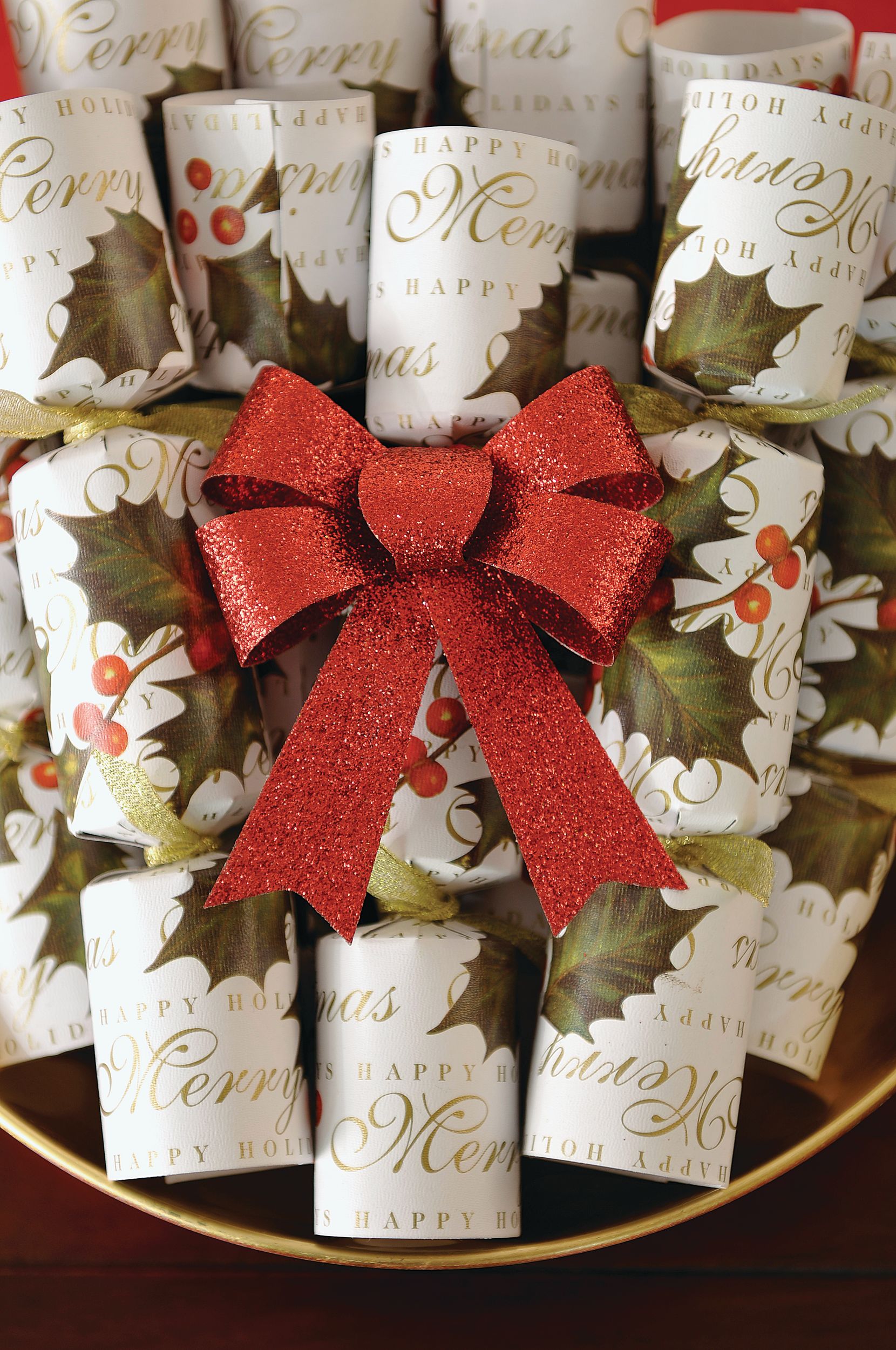 Holly Christmas Crackers, 8-pk Overhead_Flat