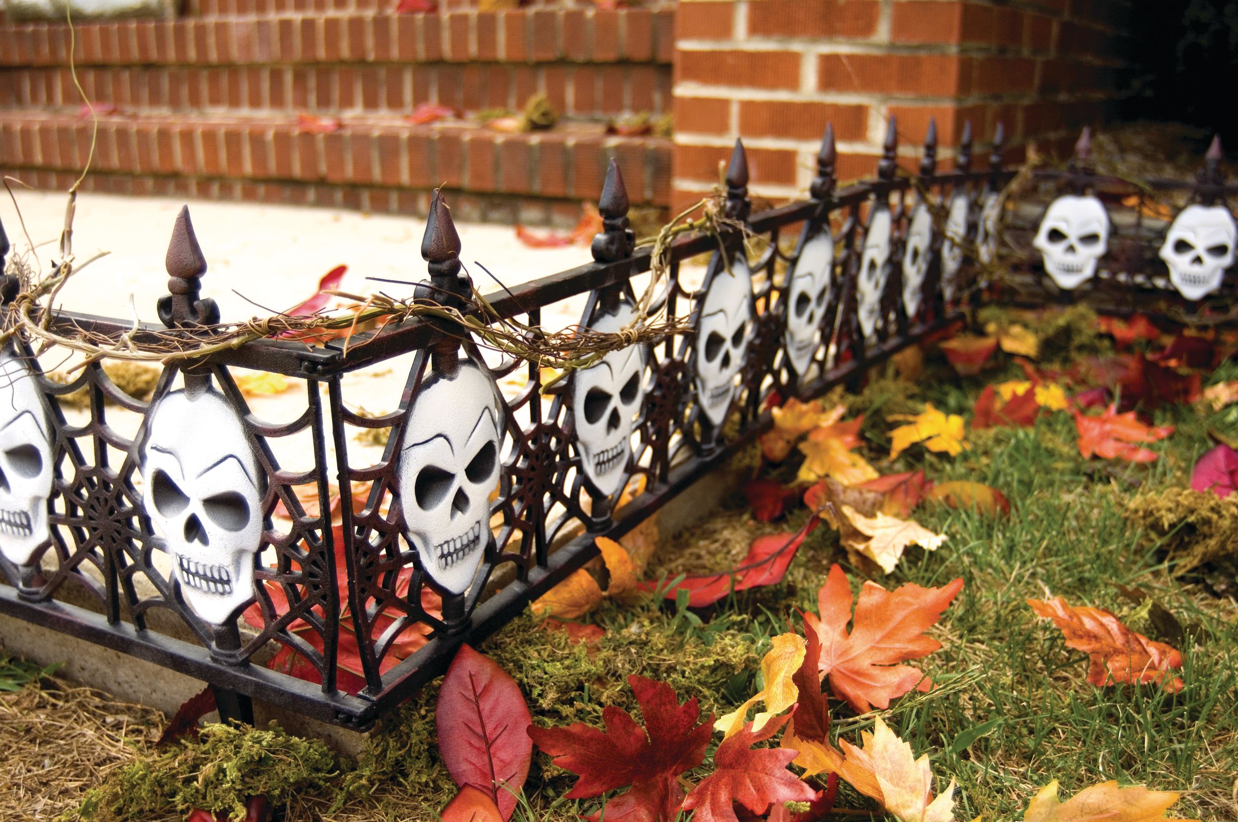 Skull Interlocking Light-Up Fences, Black/White, 12-in, 2-pk, Outdoor Decoration for Halloween Composite_or_Mixed