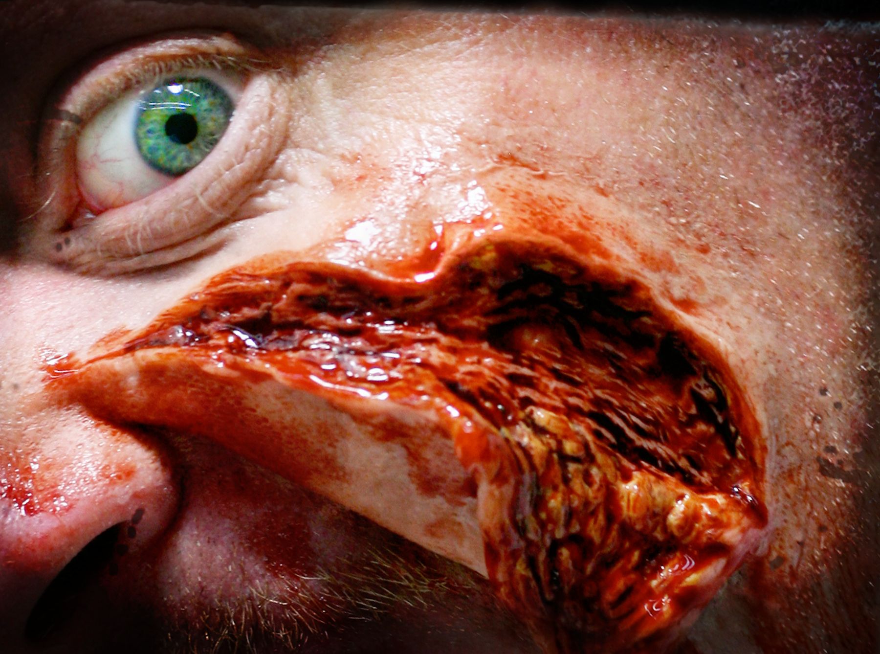 Prothèses de fausse chair blessée Tinsley Transfers, rouge, taille unique, paq. 2, accessoires de costume à porter pour l'Halloween CloseUp