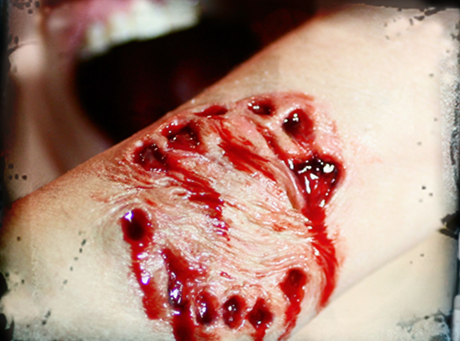 Horror Wound Transfer Vampire Bite Adult Red