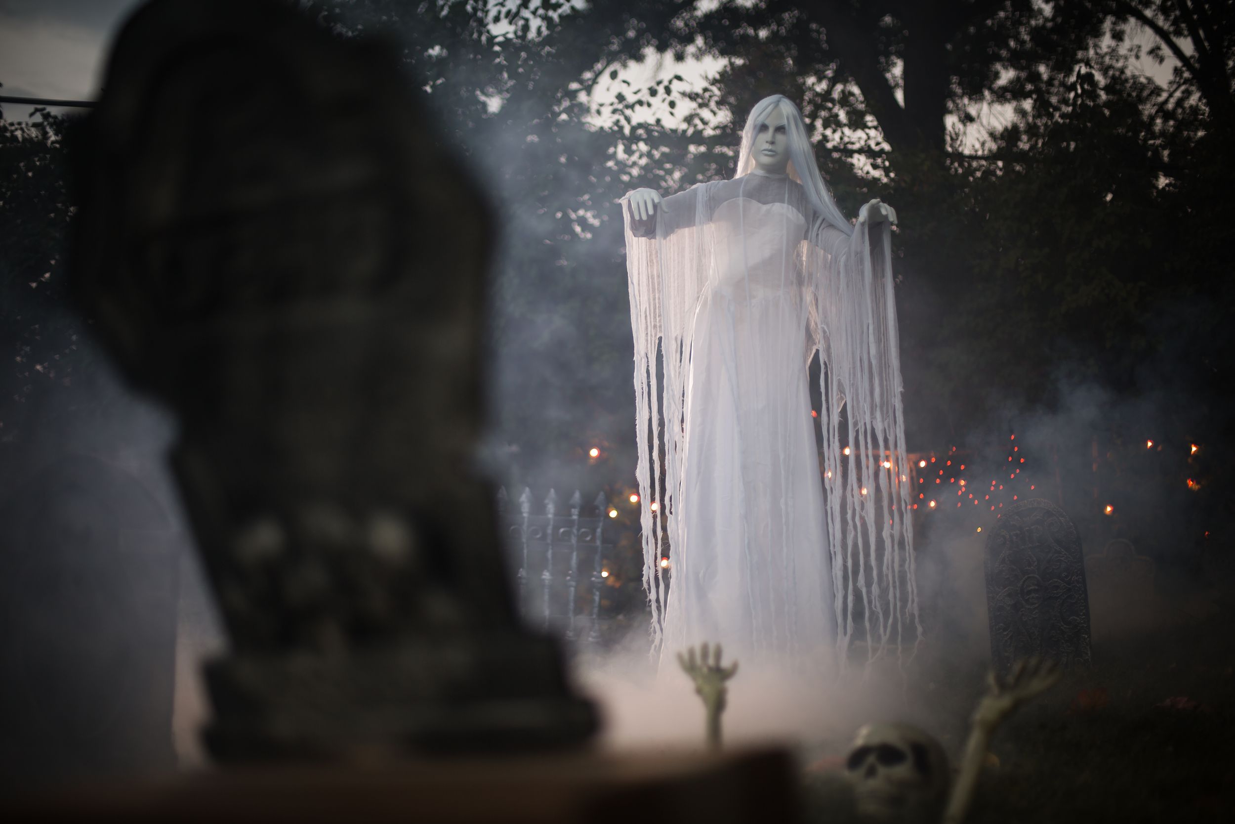 Ghost Woman Animated Rising Horror Character, White, 40-in, Sound Activated Indoor/Outdoor Decoration for Halloween Composite_or_Mixed