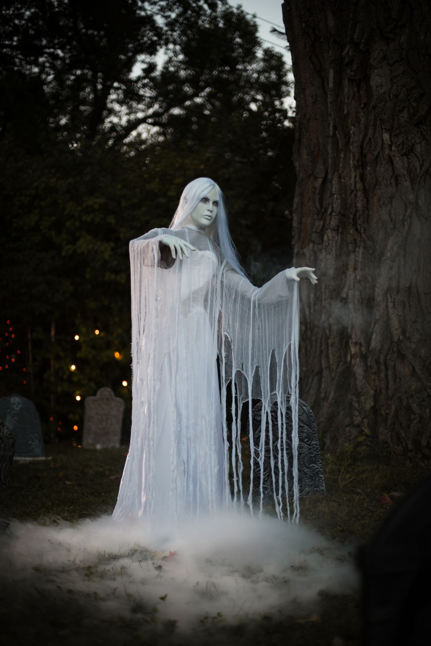 Ghost Woman Animated Rising Horror Character, White, 40-in, Sound Activated Indoor/Outdoor Decoration for Halloween Front_Angled_Right