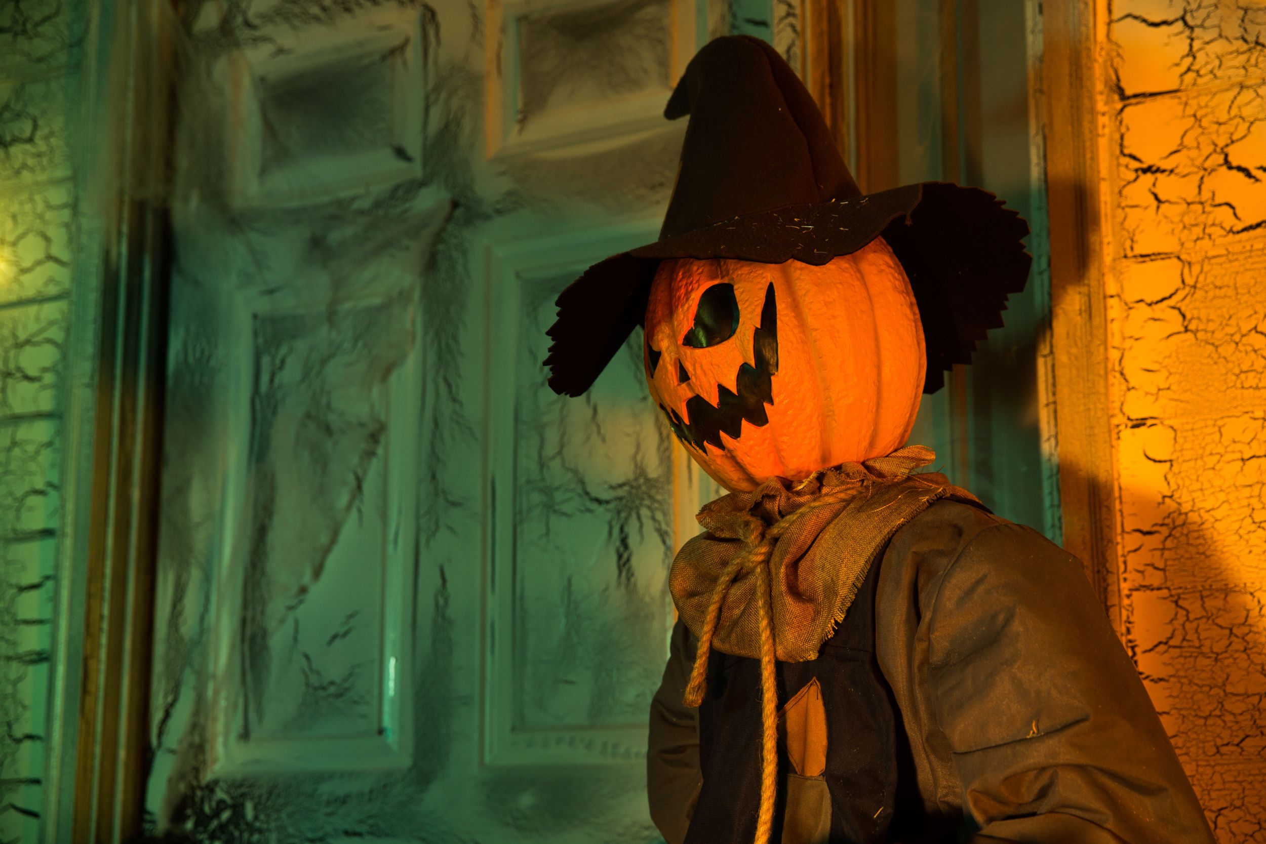 Scarecrow Jack-O'-Lantern Animated Sitting Door Greeter Character, Orange/Blue, 5-ft, Sound Activated Indoor/Outdoor Decoration for Halloween CloseUp