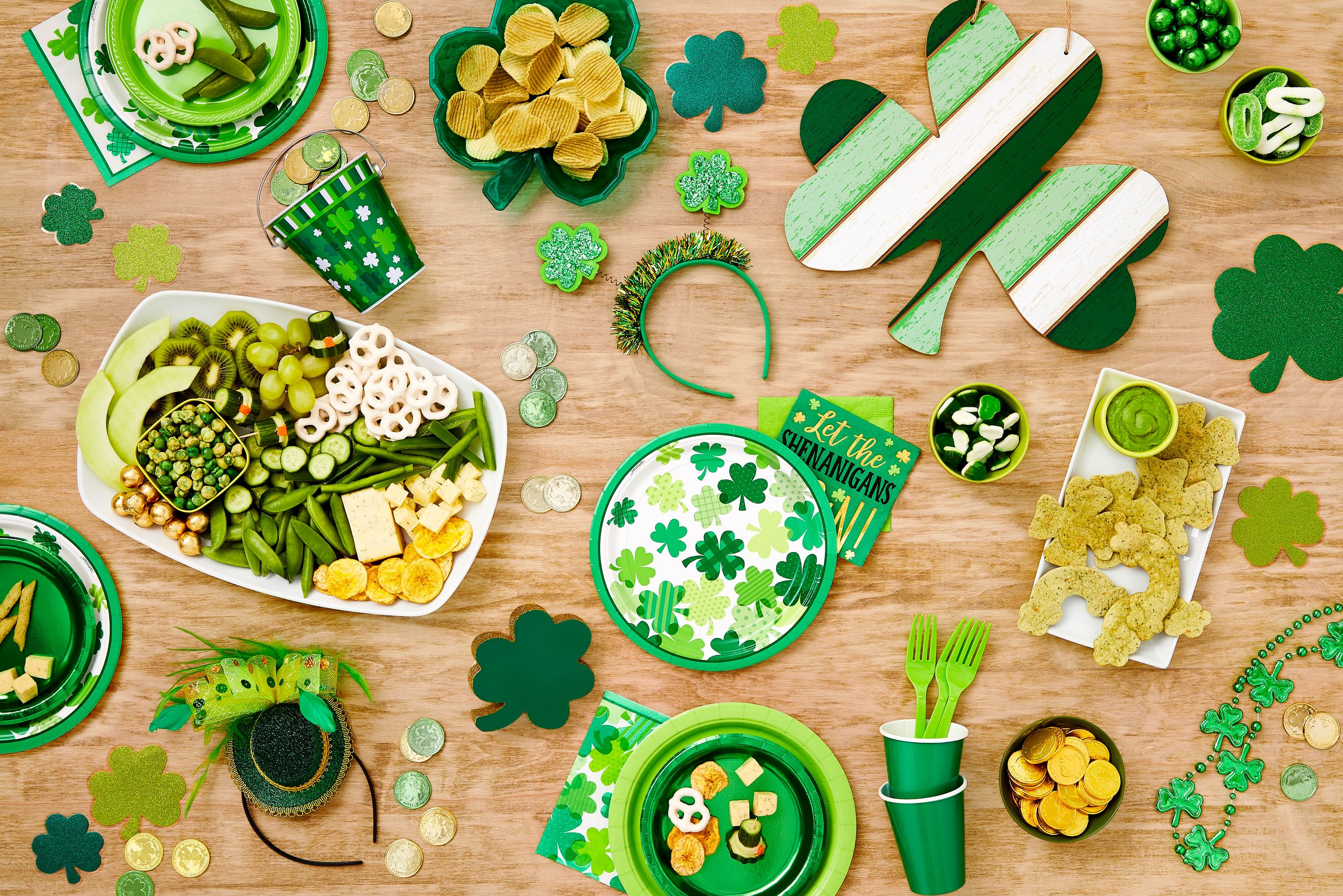 Affiche sur socle trèfle de la Saint-Patrick, vert/or Overhead_Flat