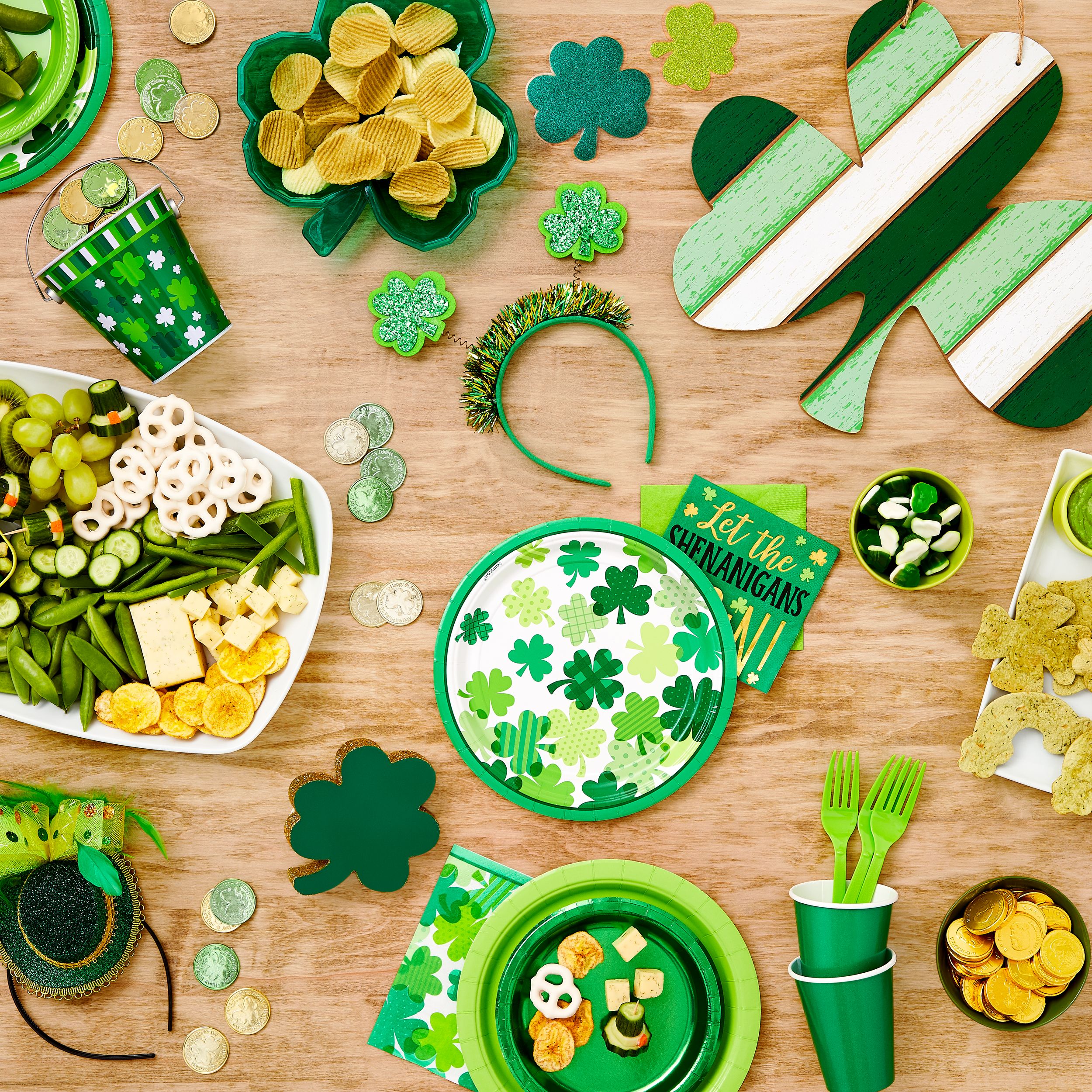 Affiche sur socle trèfle de la Saint-Patrick, vert/or Overhead_Flat