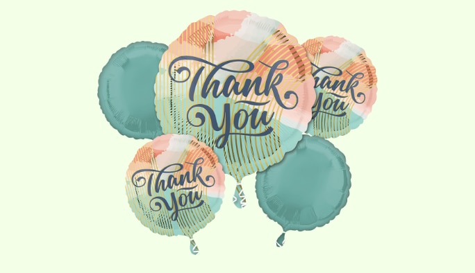 Un bouquet de ballons « thank you » avec un ballon géant, deux ballons imprimés et deux ballons en aluminium standard de couleur unie.