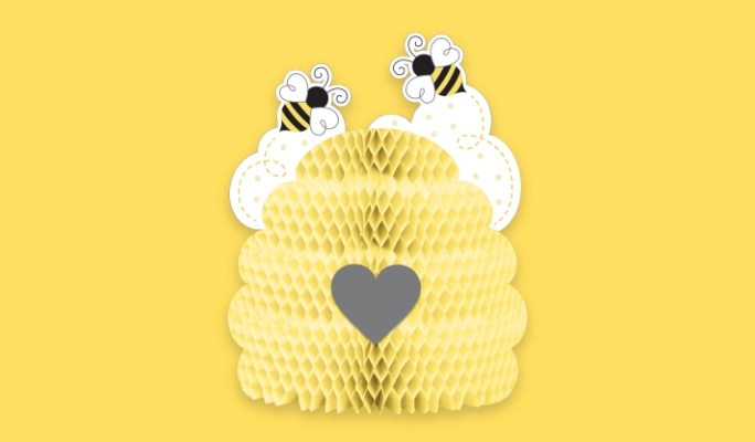 Une décoration de table jaune à thème d’abeilles.