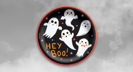 A Halloween-inspired plate with ghosts on it that says 'Hey Boo!'