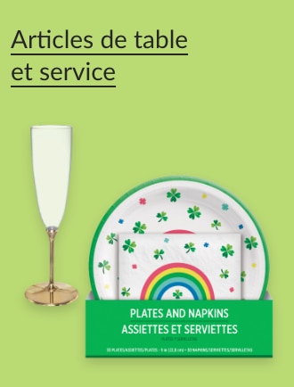 Flûte à champagne et serviettes et assiettes de la Saint-Patrick.