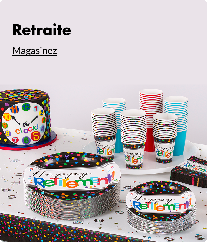 Un gâteau noir et multicolore orné d'une horloge, posé à côté de tasses et d'assiettes de fête noires et multicolores sur lesquelles est inscrit « Happy Retirement » 