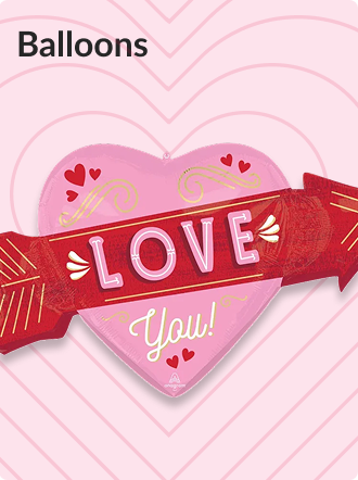 Un ballon rose et rouge en forme de cœur avec une flèche à travers et le texte « Love You ».